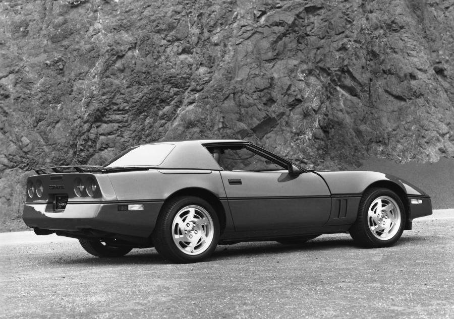  Chevrolet Corvette 1984 года  (фото 2 из 7)